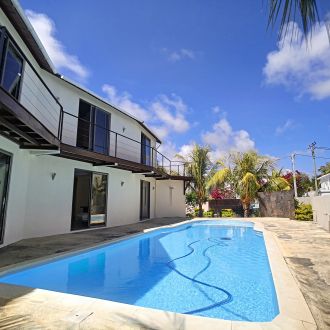 visa, resident's permit, sale, Mauritius, villa, feet in the water, sea, beach, sale, purchase, swimming pool, high-end, luxury, paradisiac, turquoise waters, coconut palm, white sands, monthly rental
